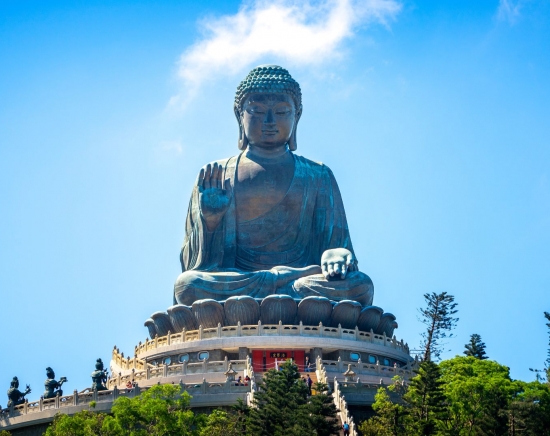 【香港発】ランタオ島1日観光ツアー|大澳(タイオー)漁村散策&天壇大仏&ゴンピン360ロープウェイ<公共交通機関利用/日本語ガイド>